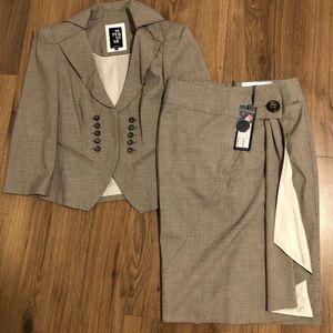 NWT woman suit 2 piece blazer & skirt